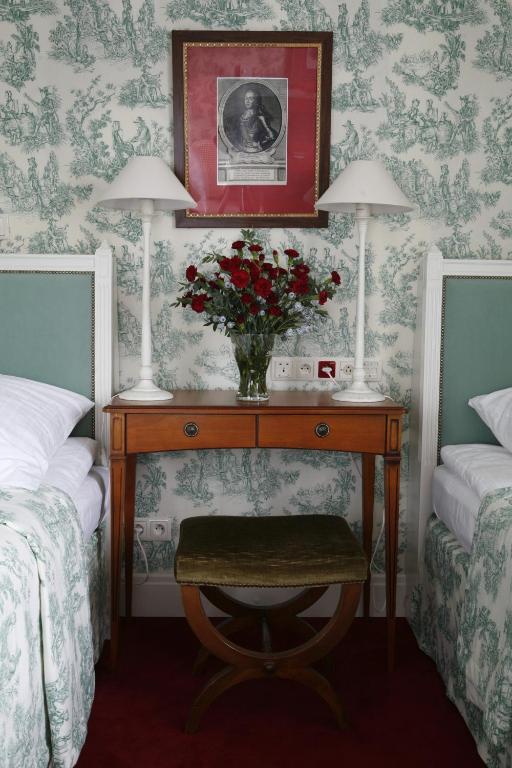 Hotel Dwor Kosciuszko Krakkó Szoba fotó A bedroom at the hotel
