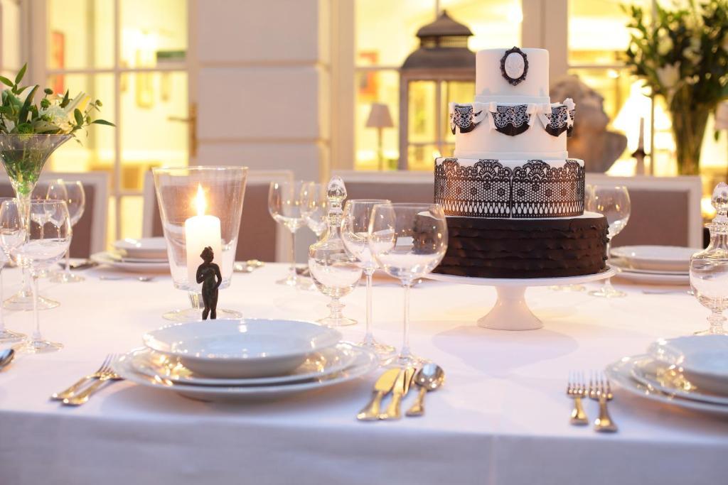 Hotel Dwor Kosciuszko Krakkó Kültér fotó A wedding cake