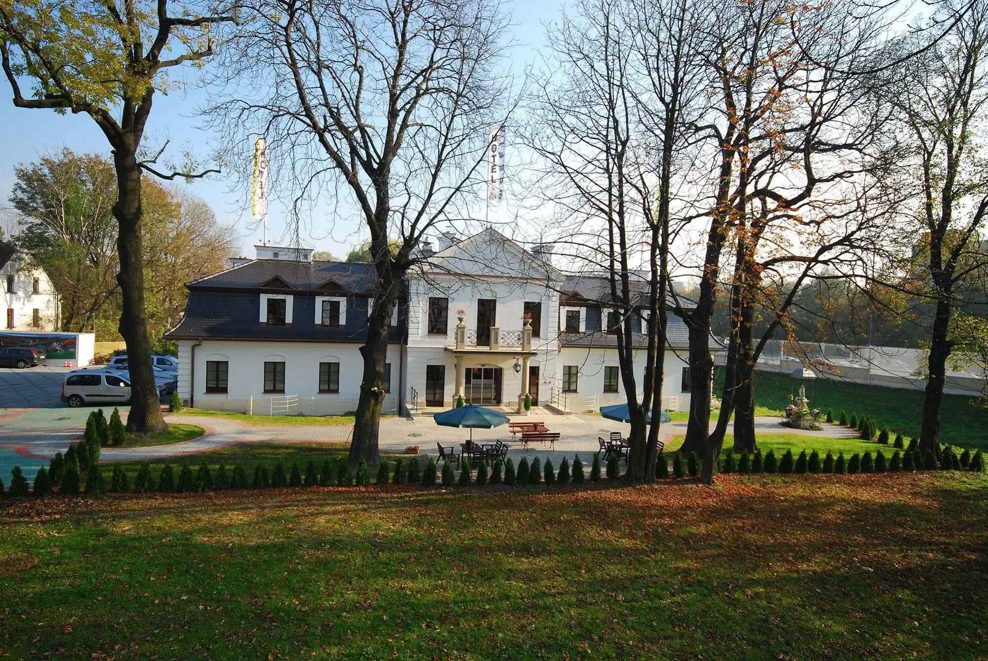 Hotel Dwor Kosciuszko Krakkó Kültér fotó The manor house of the former estate
