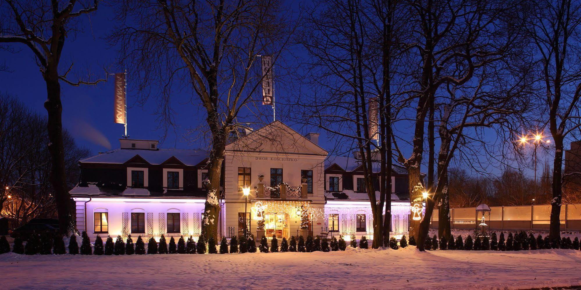 Hotel Dwor Kosciuszko Krakkó Kültér fotó The main building of the hotel
