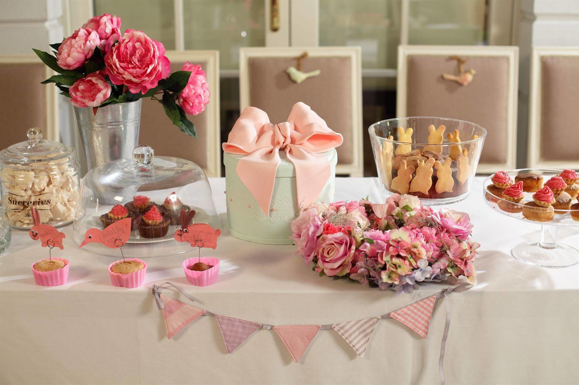 Hotel Dwor Kosciuszko Krakkó Kültér fotó A dessert table at a wedding