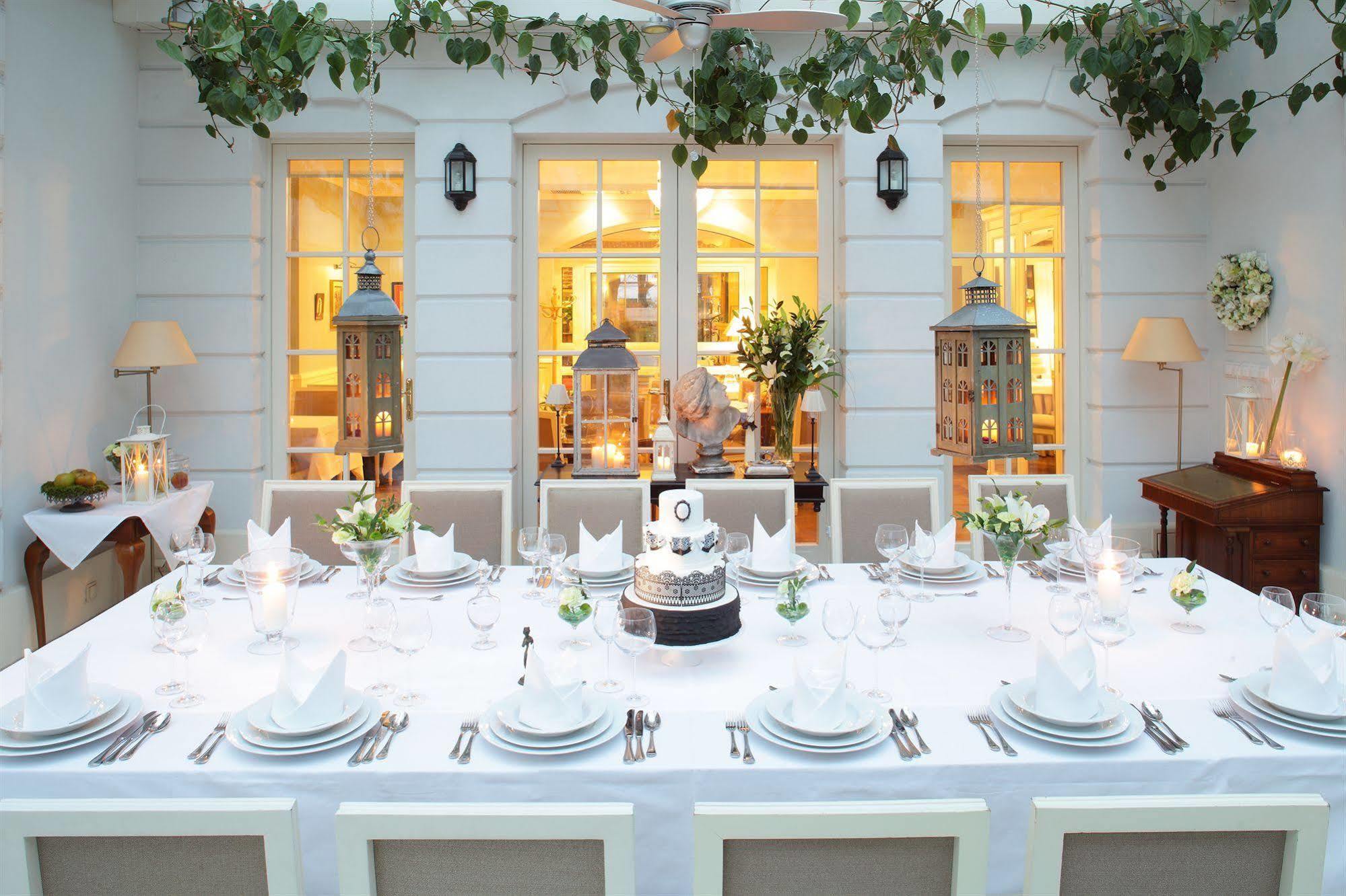 Hotel Dwor Kosciuszko Krakkó Kültér fotó A table set for a dinner party