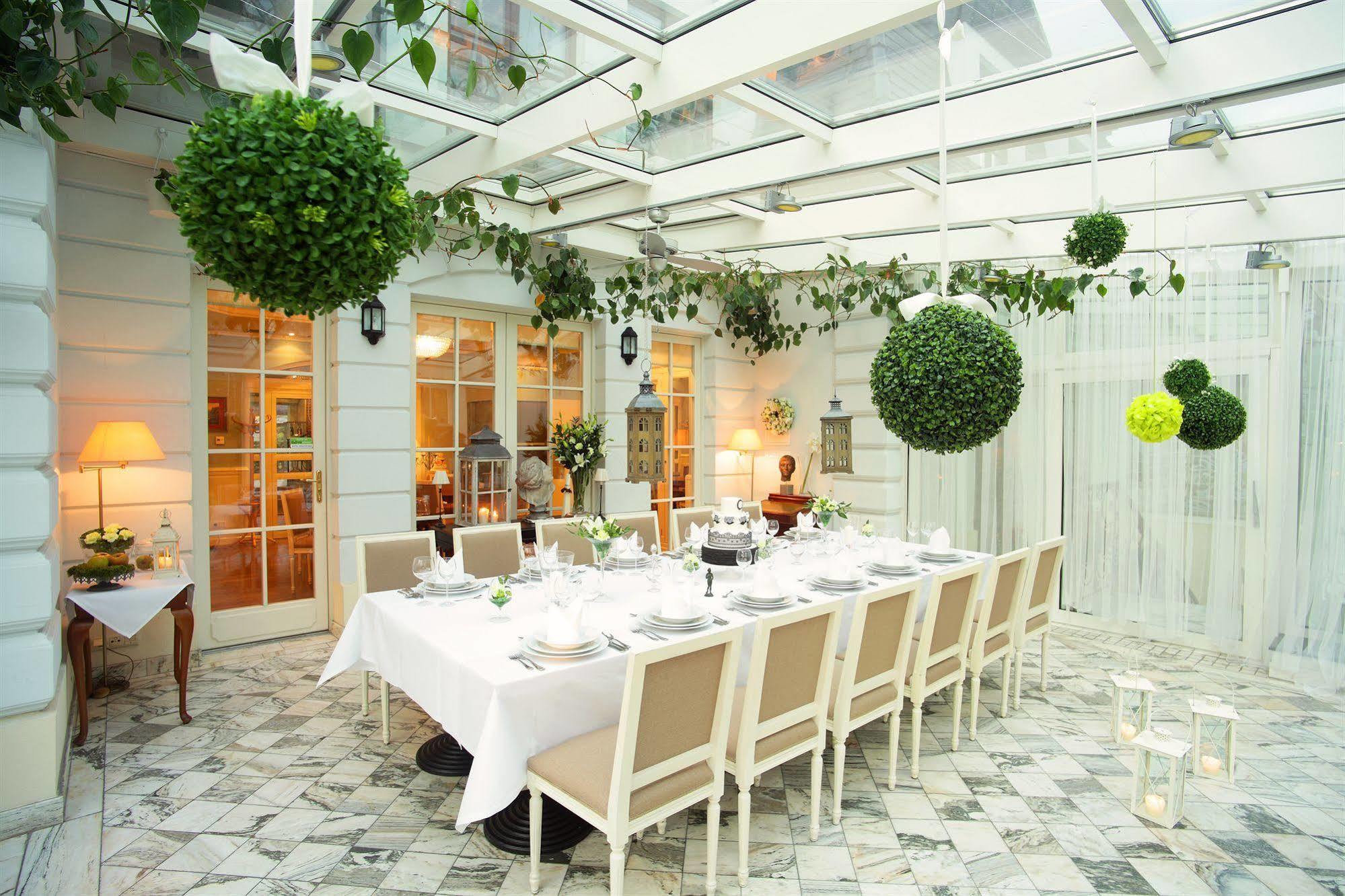 Hotel Dwor Kosciuszko Krakkó Kültér fotó The Orangery