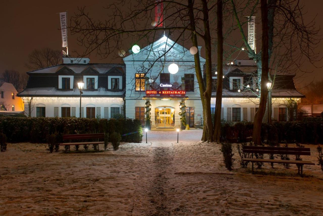Hotel Dwor Kosciuszko Krakkó Kültér fotó The station building