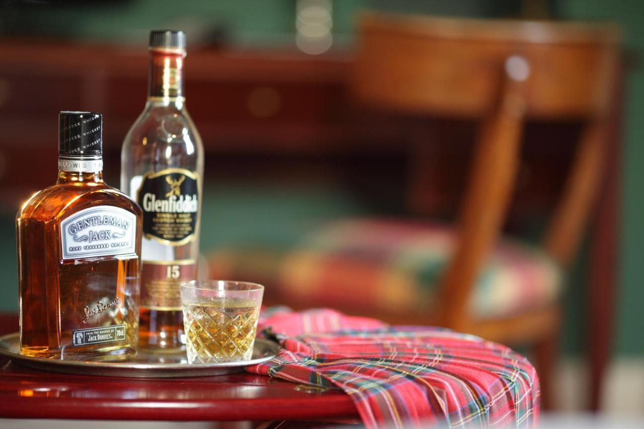 Hotel Dwor Kosciuszko Krakkó Kültér fotó A bottle of Glenfiddich